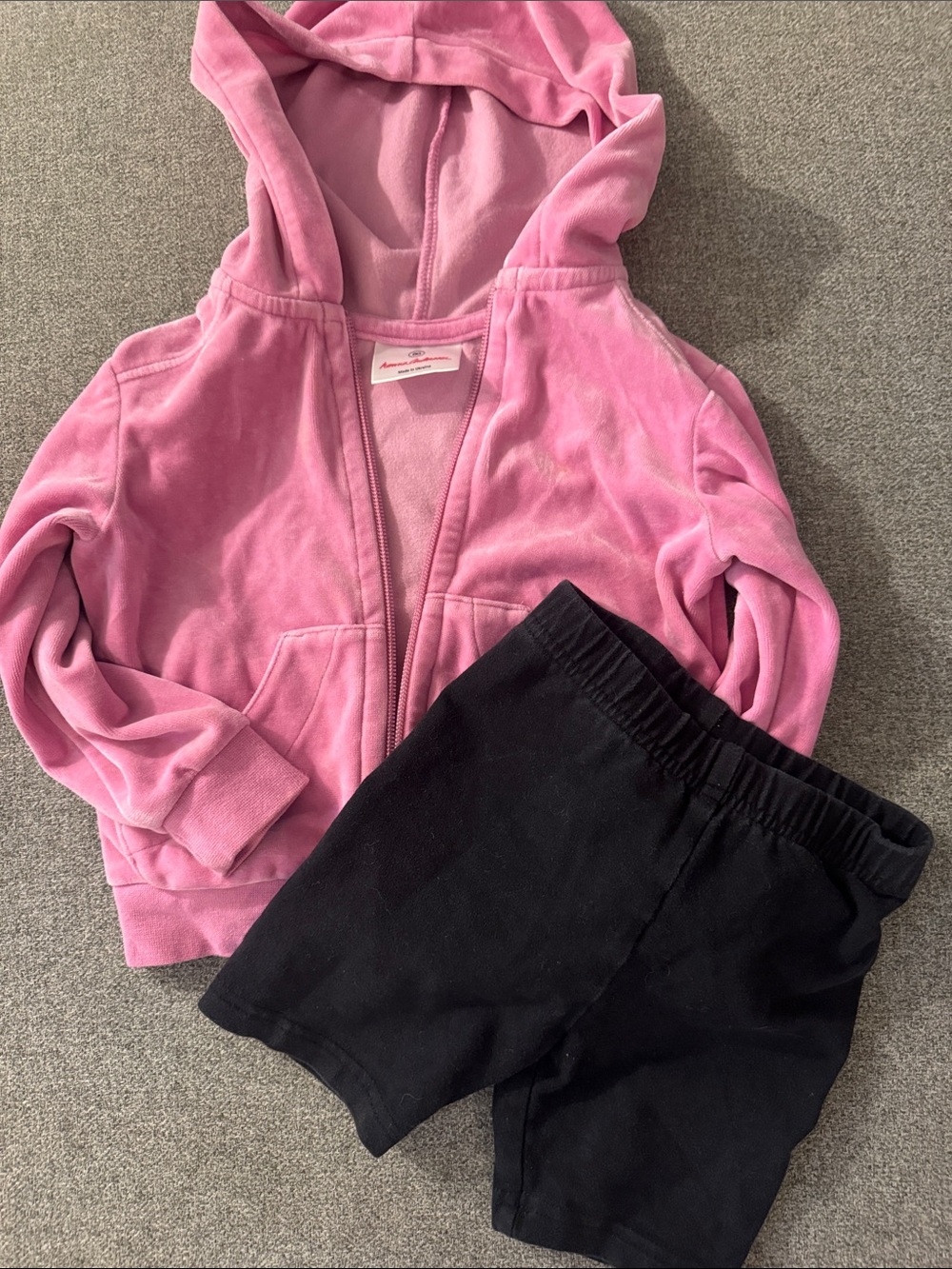 5/$15- Outfit size 18-24 months
